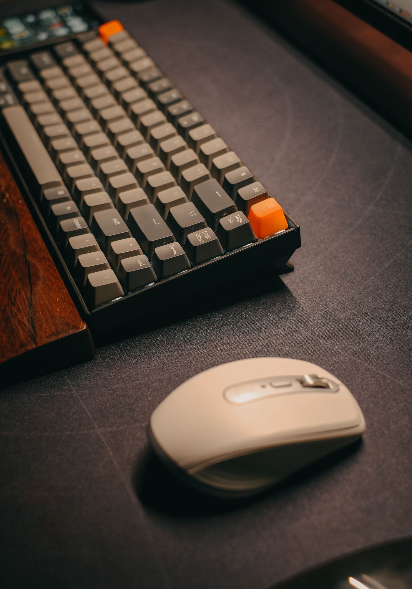 Mekanik klavye ve kablosuz mouse